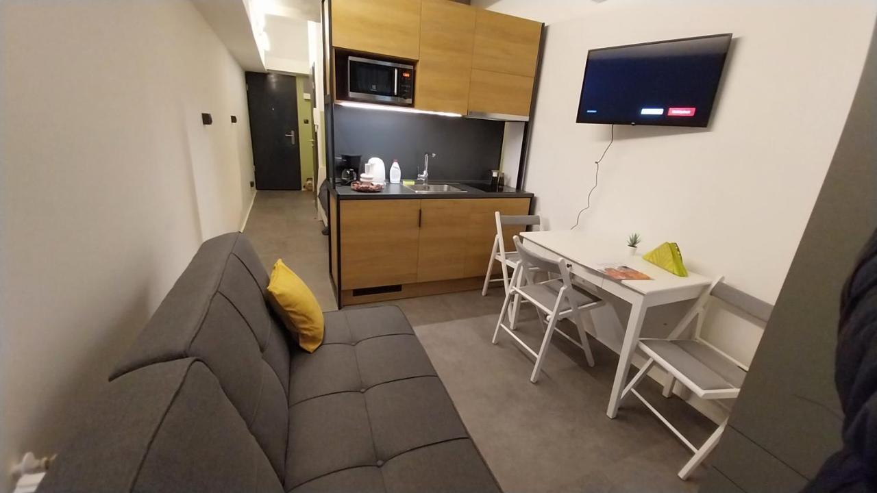 Peaceful Basement Apartment With Terrace & Free Gym Budapest Ngoại thất bức ảnh