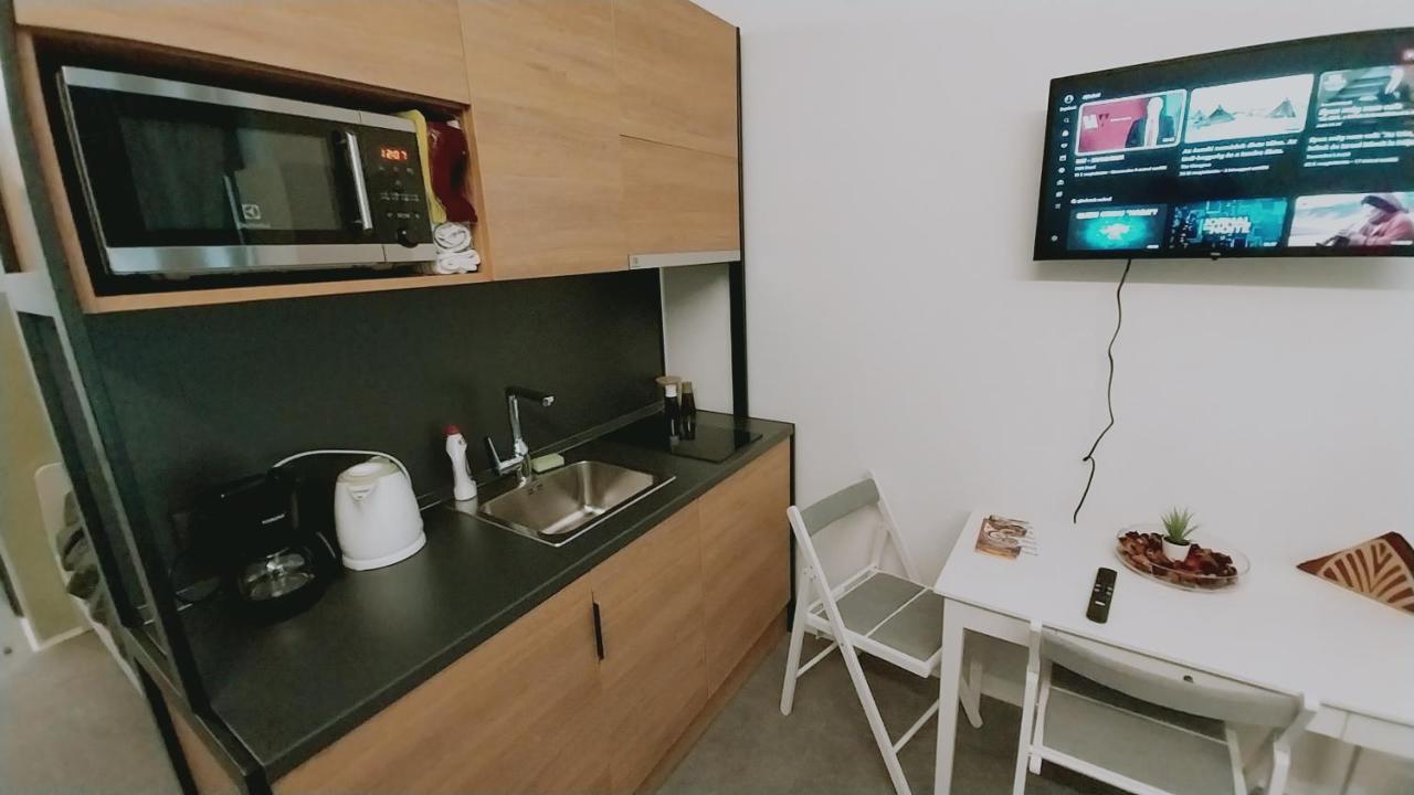 Peaceful Basement Apartment With Terrace & Free Gym Budapest Ngoại thất bức ảnh