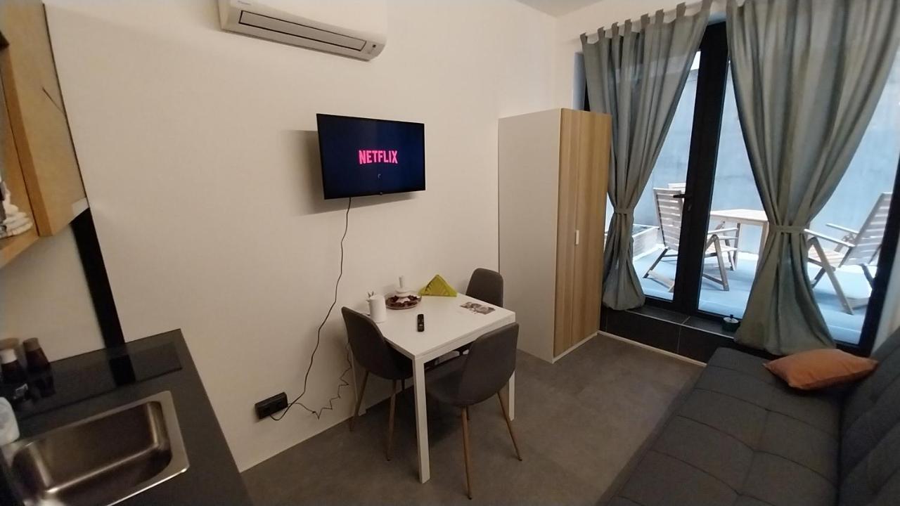 Peaceful Basement Apartment With Terrace & Free Gym Budapest Ngoại thất bức ảnh