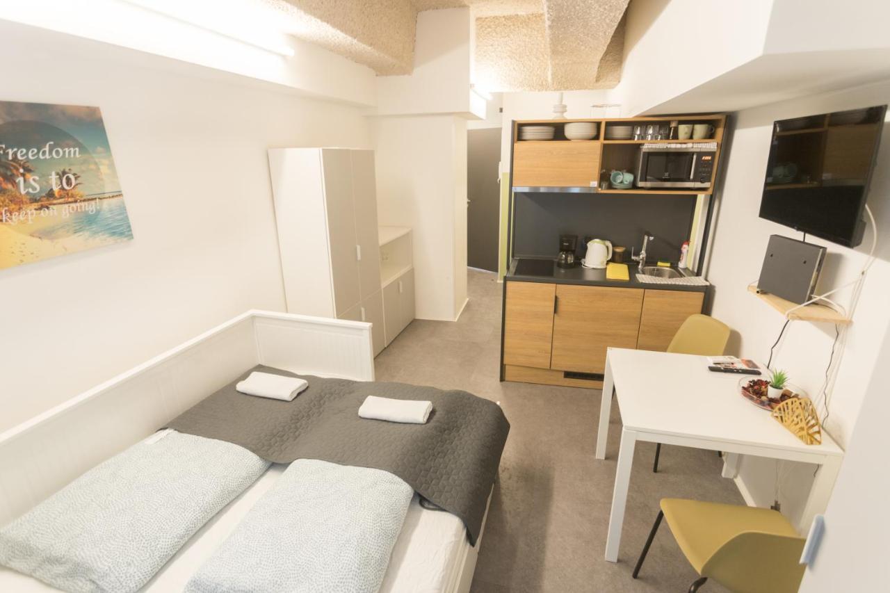 Peaceful Basement Apartment With Terrace & Free Gym Budapest Ngoại thất bức ảnh