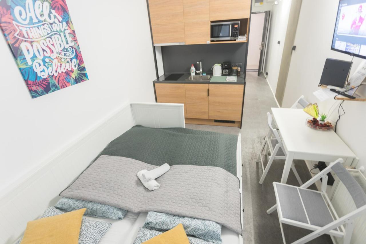 Peaceful Basement Apartment With Terrace & Free Gym Budapest Ngoại thất bức ảnh